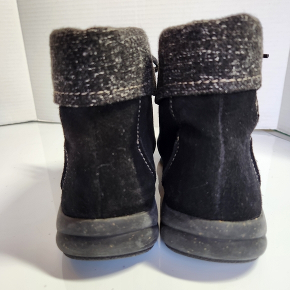 Clarks Roseville Black Suede Laced Ankle Booties Womens 9.5 - Picture 8 of 12